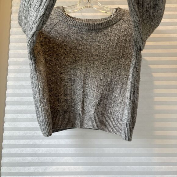 Subdued Cable Knit Crop Sweatshirt long sleeve, crew neck, size US 6, Wool blend - Picture 2 of 5